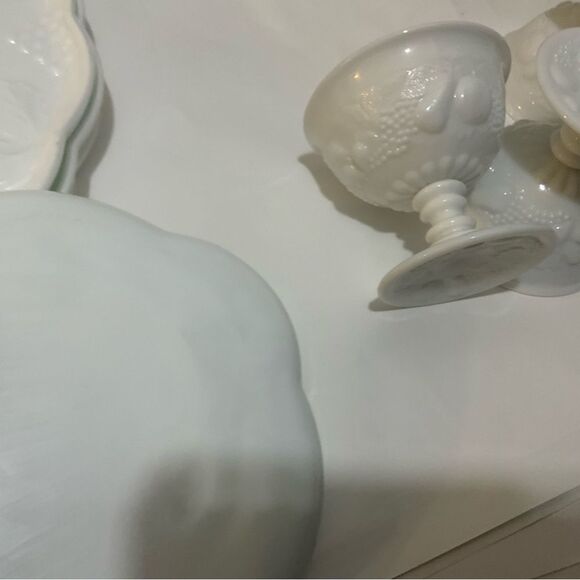 Indiana Glass Colony Harvest Milk 3 footed Glasses Plate Set of 4 plates  (7 Pc) - Picture 7 of 9